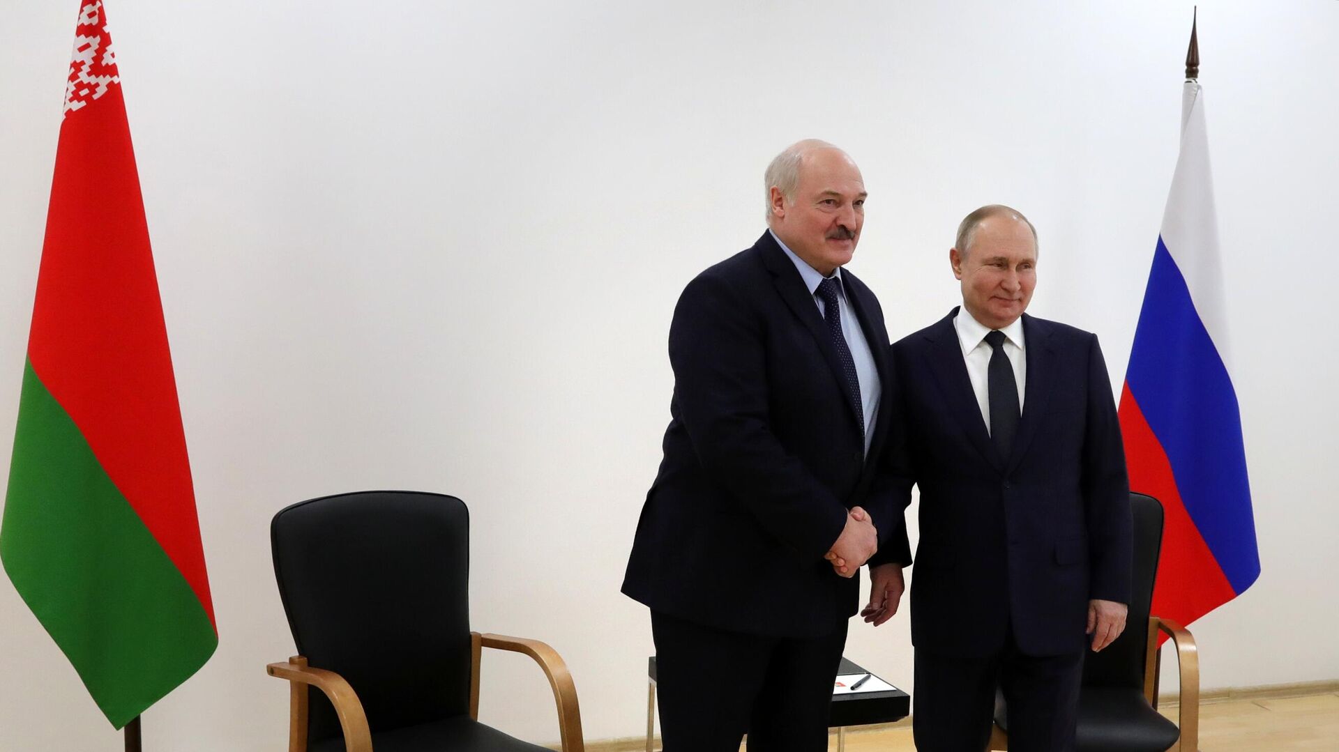 Президент РФ Владимир Путин и президент Беларуси Александр Лукашенко - Sputnik Беларусь, 1920, 12.04.2022