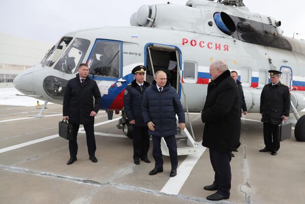 Президент России Владимир Путин и президент Беларуси Александр Лукашенко прибыли на космодром Восточный 12 апреля в День космонавтики. - Sputnik Беларусь