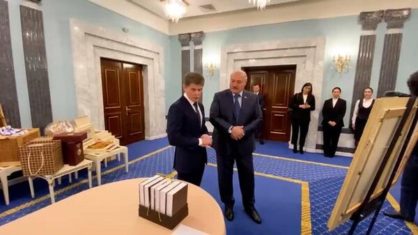 Лукашенко обменялся подарками с губернатором Приморья – видео - Sputnik Беларусь