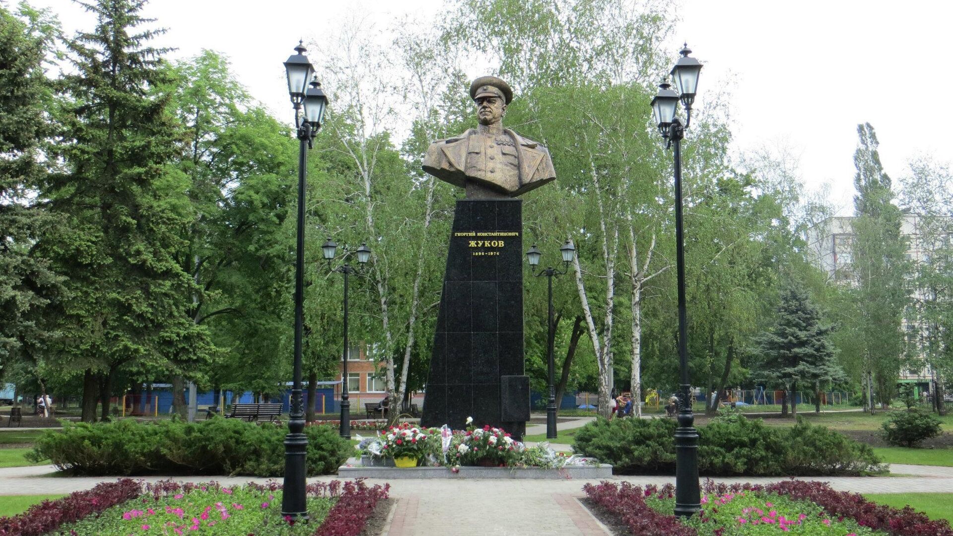 Памятник маршалу Жукову в Харькове, Украина. Архивное фото - Sputnik Беларусь, 1920, 17.04.2022