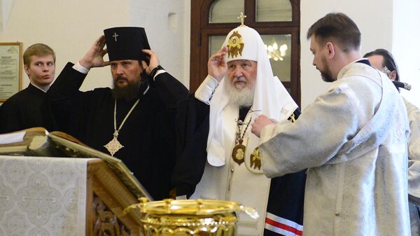 Молебен на начало чина мироварения в Малом соборе Донского монастыря - Sputnik Беларусь