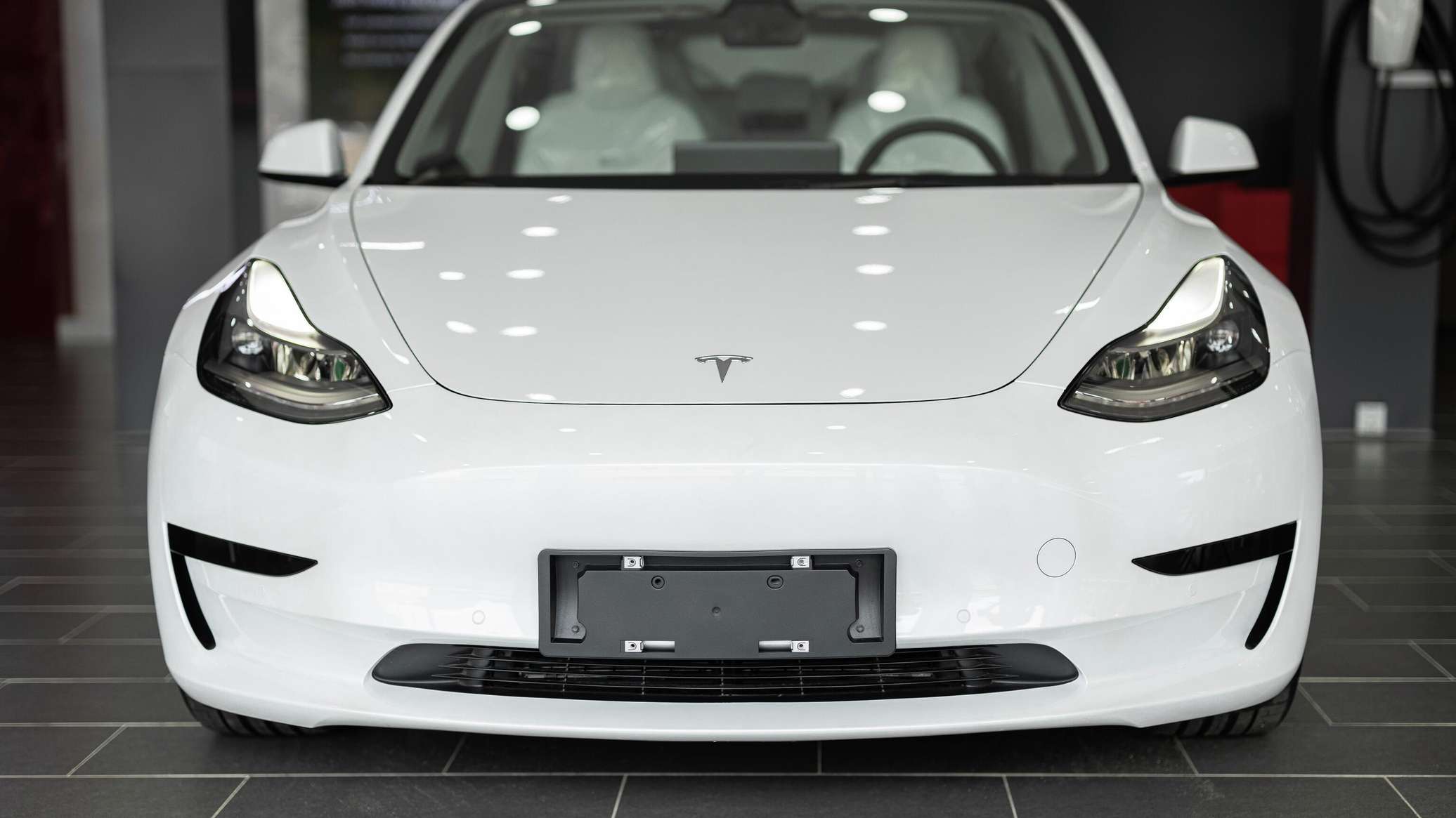 Tesla отзывает из Китая почти 3 млн электрокаров из-за дверных ручек