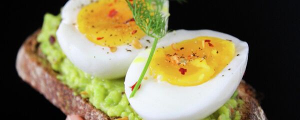 Бутерброд с яйцом и авокадо - Sputnik Беларусь