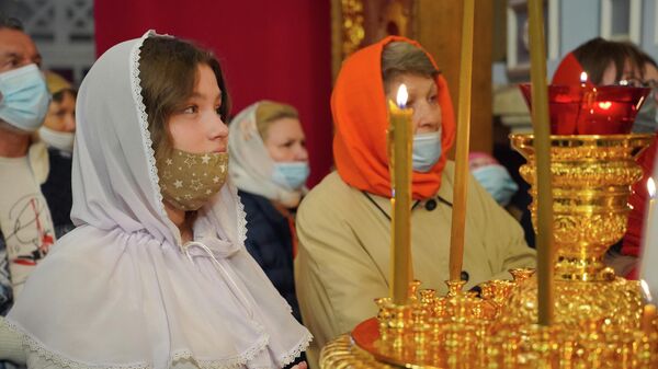 Верующие во время пасхальной службы - Sputnik Беларусь