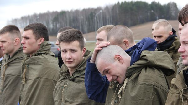 Вясновы прызыў, адпраўка да тэрміновай службы ў войска
 - Sputnik Беларусь