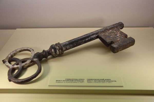 Символический ключ, переданный коменданту Брест-Литовской крепости 26 апреля 1842 года - Sputnik Беларусь