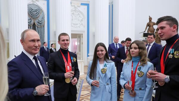 Президент РФ В. Путин вручил государственные награды золотым медалистам XXIV зимних Олимпийских игр  - Sputnik Беларусь