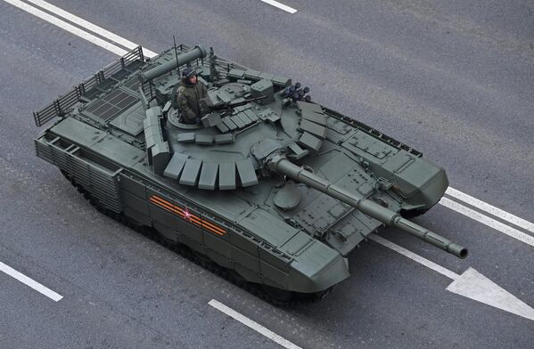 Танк Т-72Б3М в колонне военной техники. - Sputnik Беларусь