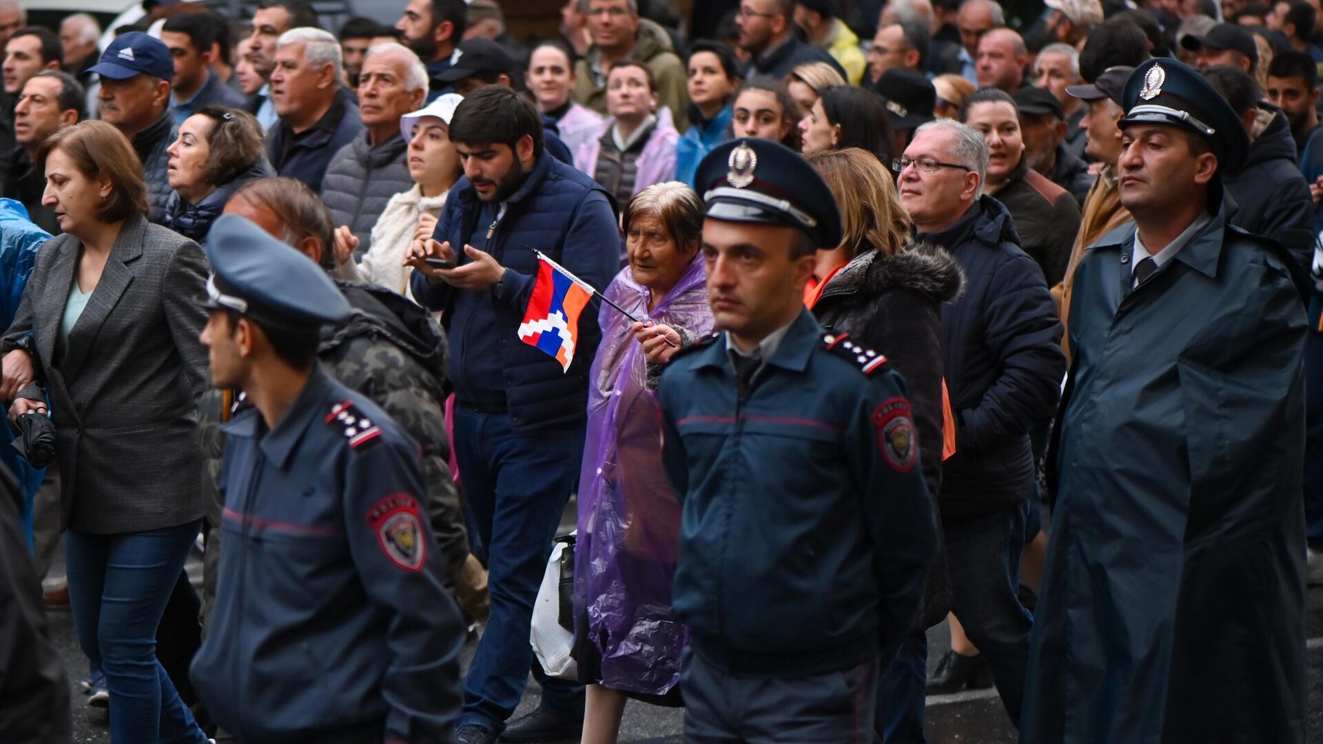 Акции протеста продолжаются в Ереване - Sputnik Беларусь, 1920, 03.05.2022