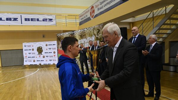 Борис Грызлов на открытом турнире по боксу в Гомеле - Sputnik Беларусь