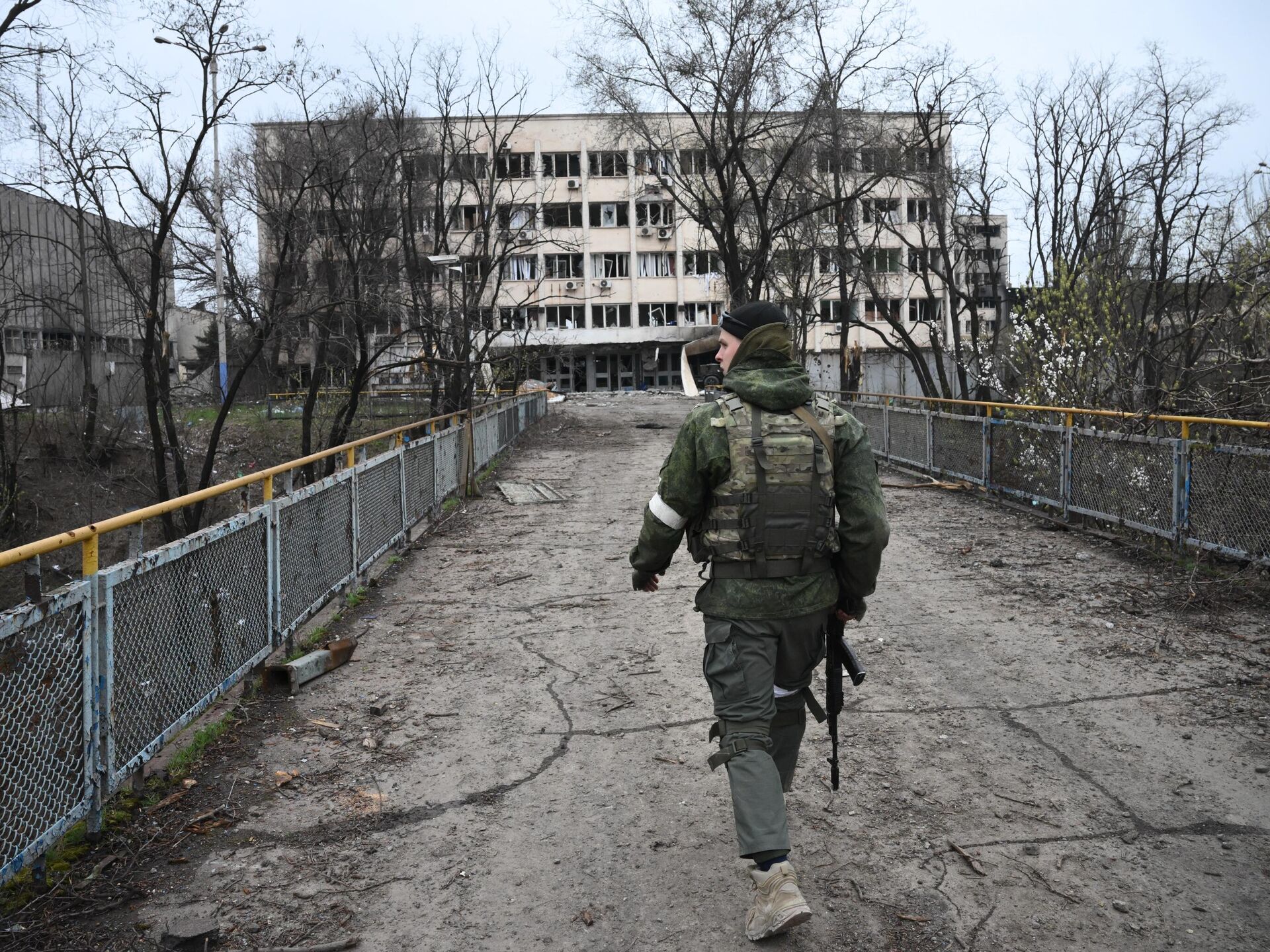 16 апреля 17 года. ДНР Мариуполь 2014. Российские солдаты в Мариуполе.