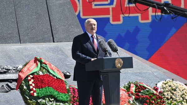 Президент Беларуси Александр Лукашенко в День Победы - Sputnik Беларусь