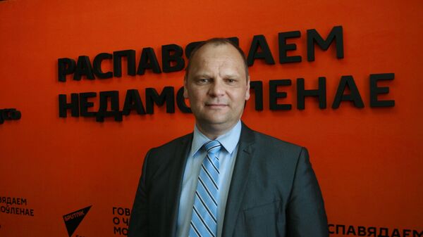 Цветы Победы в Риге попали под бульдозер - политик - Sputnik Беларусь