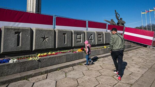 Памятник Освободителя в Риге - Sputnik Беларусь