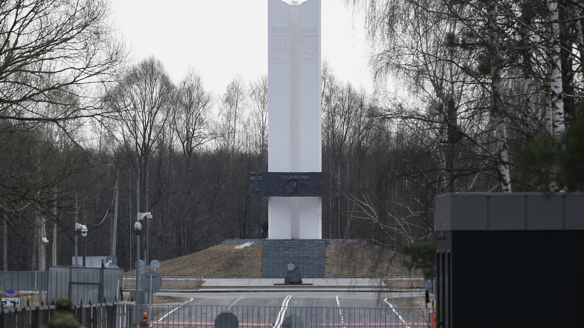 Монумент Три Сестры (Монумент Дружбы) на стыке границ Беларуси, России и Украины  - Sputnik Беларусь, 1920, 13.05.2022