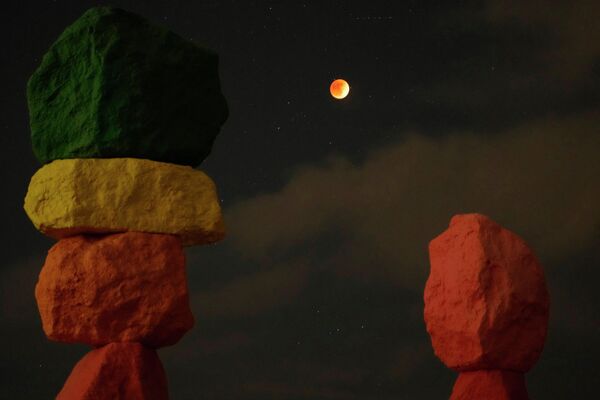 Лунное затмение в штате Невада. - Sputnik Беларусь