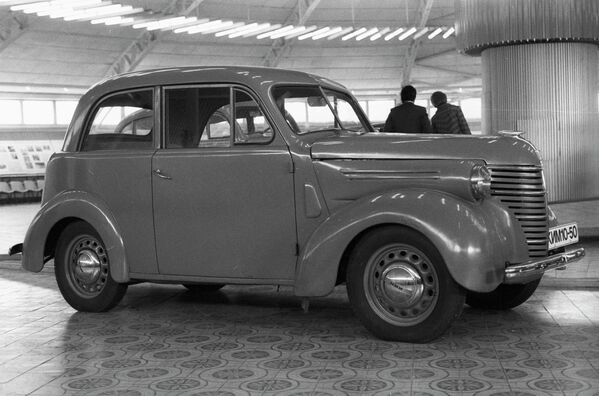 Первая серийная советская малолитражка - КИМ-50, созданная на основе автомобиля Ford. - Sputnik Беларусь
