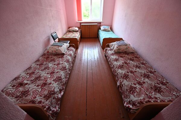 На месте есть все необходимое: душ с горячей и холодной водой, туалет, сушилка - Sputnik Беларусь