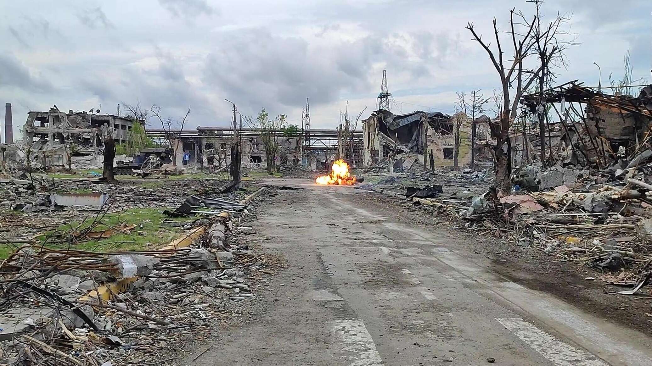 Мариуполь видео. Азовсталь Мариуполь война. Азовсталь война 2022. Мариуполь сейчас 2022. Азовсталь май 2022.