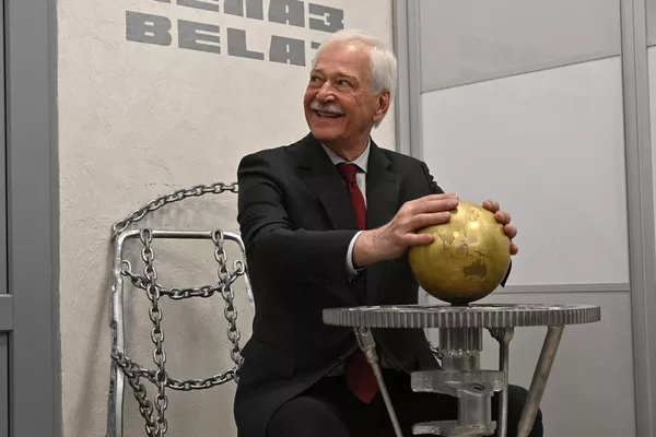Визит Бориса Грызлова на БелАЗ Визит Бориса Грызлова на БелАЗ - Sputnik Беларусь