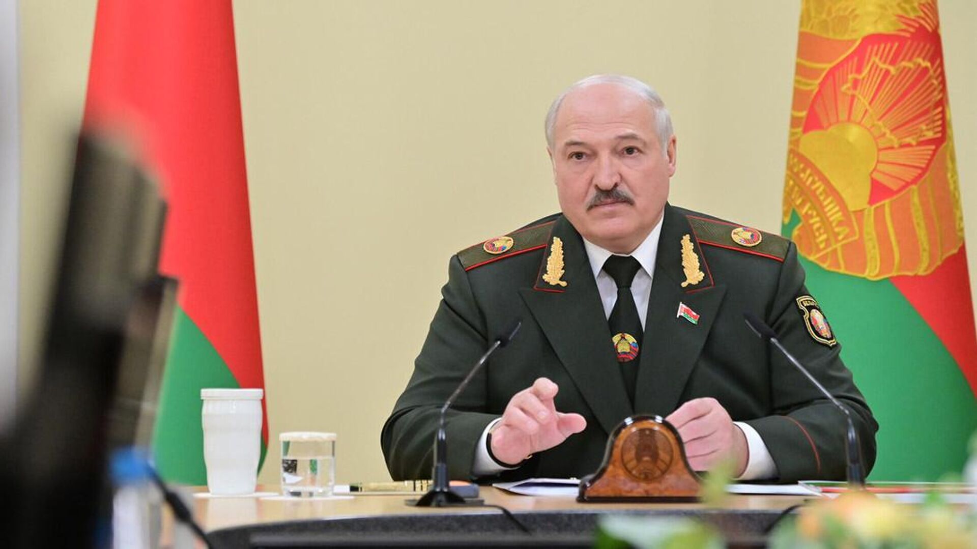 Глава государства Александр Лукашенко 26 мая посетил Министерство обороны Беларуси, где провел совещание по вопросам обеспечения военной безопасности.  - Sputnik Беларусь, 1920, 26.05.2022