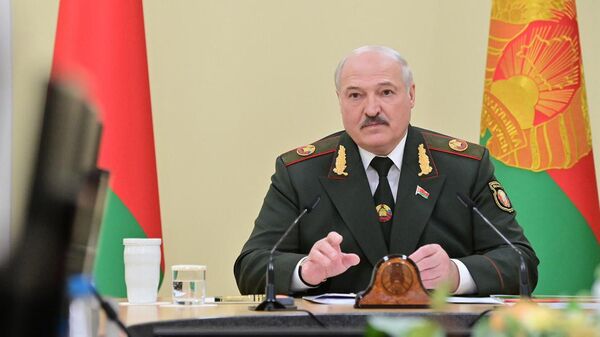 Глава государства Александр Лукашенко 26 мая посетил Министерство обороны Беларуси, где провел совещание по вопросам обеспечения военной безопасности.  - Sputnik Беларусь