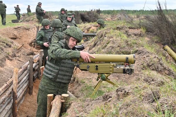 Учения Военная безопасность и оборона государства под Борисовым 27 мая 2022 года - Sputnik Беларусь