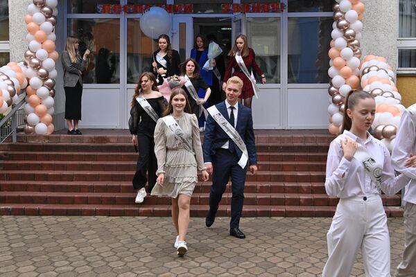 Последний звонок в гимназии № 12 города Минска - Sputnik Беларусь