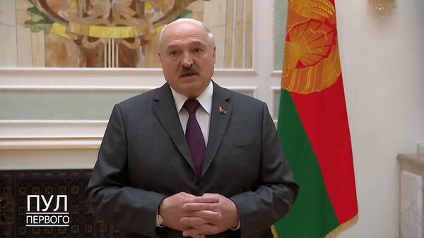 Лукашенко наградил сотрудников КГБ, участвовавших в спасении дальнобойщиков - Sputnik Беларусь