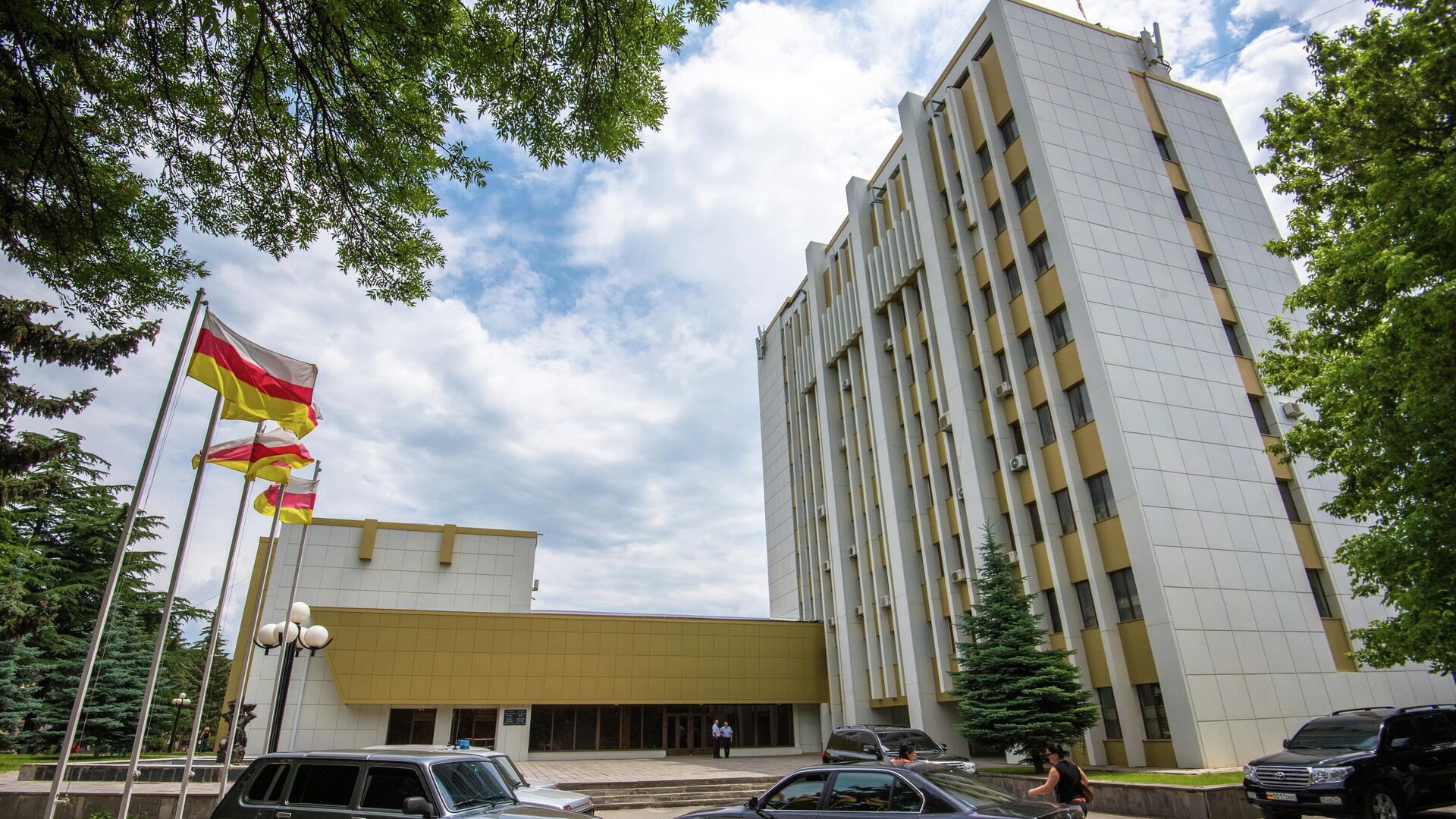 Здание администрация президента Республики Южная Осетия в Цхинвале - Sputnik Беларусь, 1920, 31.05.2022