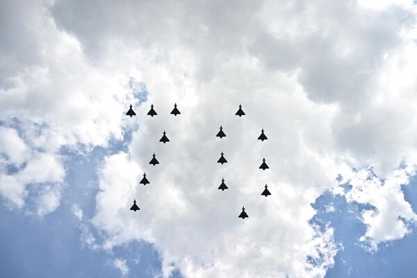 Парад завершится пролетом истребителей королевских ВВС над дворцом Великобритании. - Sputnik Беларусь