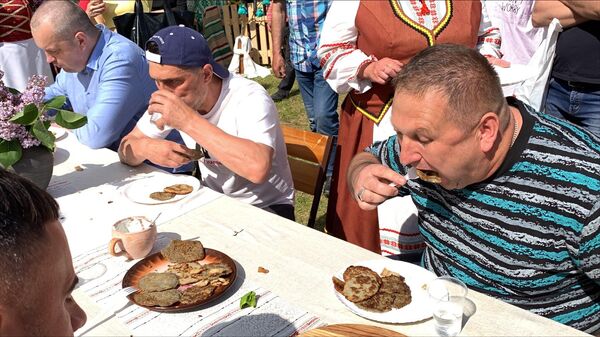 Скоростное поедание драников в Гродно - Sputnik Беларусь