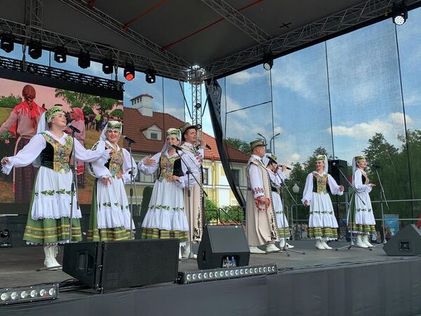 Фестиваль национальных культур стал тринадцатым по счету, а после окончания пандемии коронавируса - первым по-настоящему массовым мероприятием в Гродно. - Sputnik Беларусь