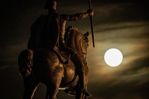 Скульптура первого хорватского короля Томислава в центре Загреба. - Sputnik Беларусь