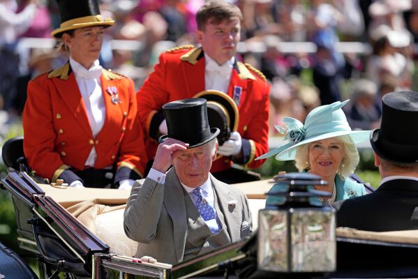 Британский принц Чарльз и Камилла, герцогиня Корнуольская, открывали первый день Королевских скачек в Аскоте. - Sputnik Беларусь