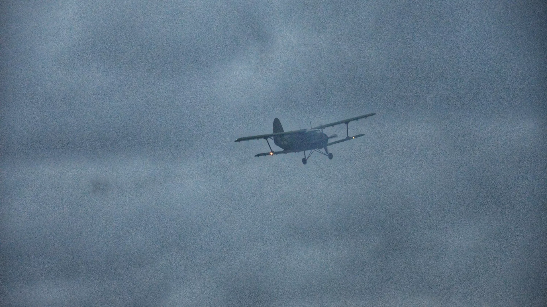 Пропавший во время непогоды самолет Ан-2 ищут на Чукотке