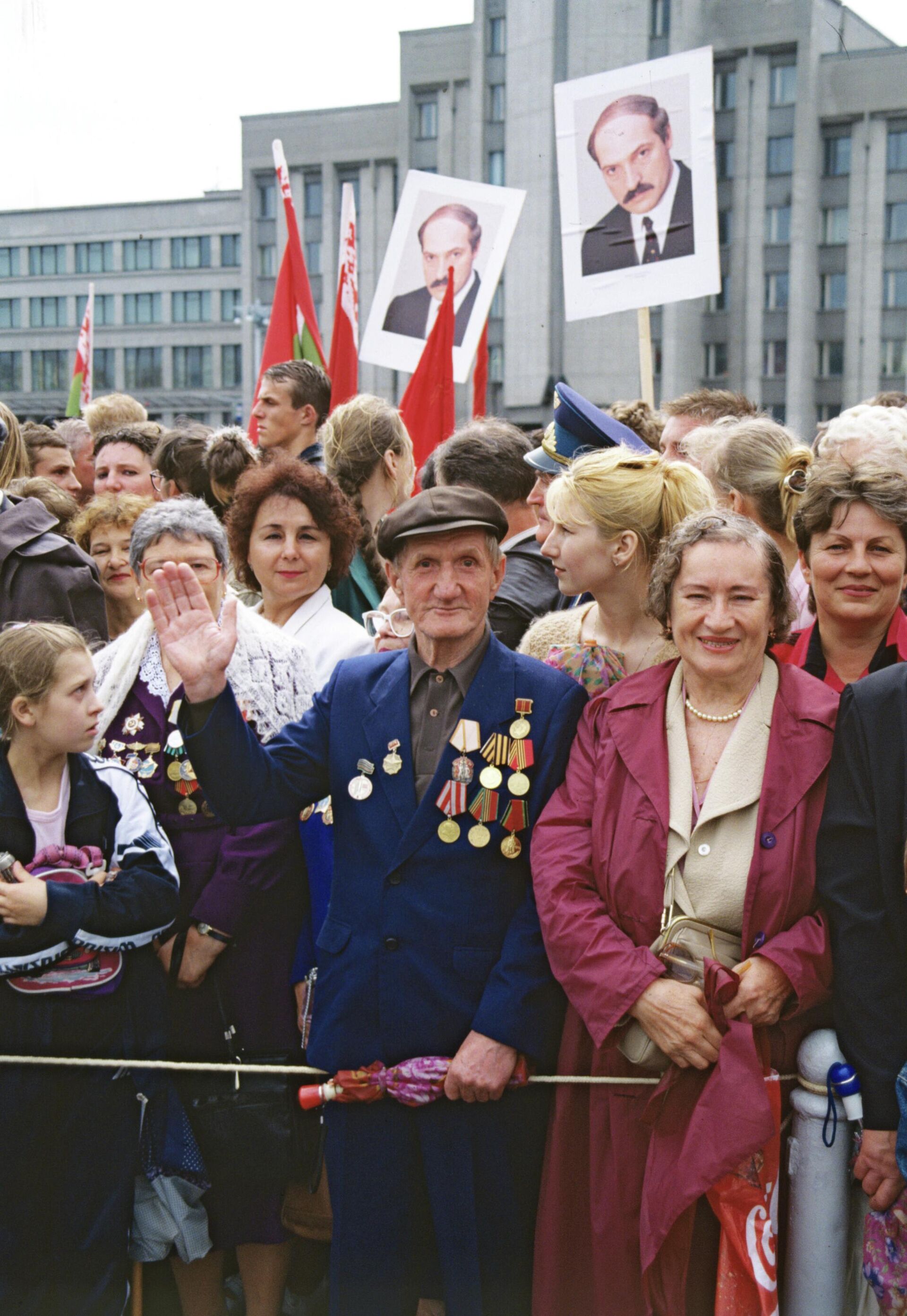 Центральная площадь города во время первого парада в День Независимости Республики Беларусь 3 июля 1997 года - Sputnik Беларусь, 1920, 28.06.2022