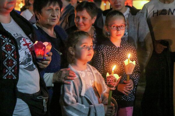 Верующие ждут появления чудотворной иконы - Sputnik Беларусь