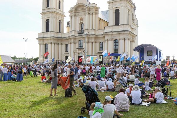 Традиционно на Будславский фест собираются сотни человек - Sputnik Беларусь