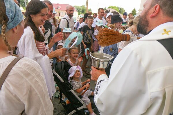 Многие ритуалы дети воспринимают как игру, и тем проще приобщить их к вере, говорят родители - Sputnik Беларусь
