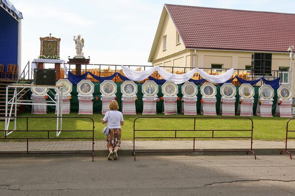 Главная цель путешествия - Будславский костел, где хранится чудотворная икона - Sputnik Беларусь