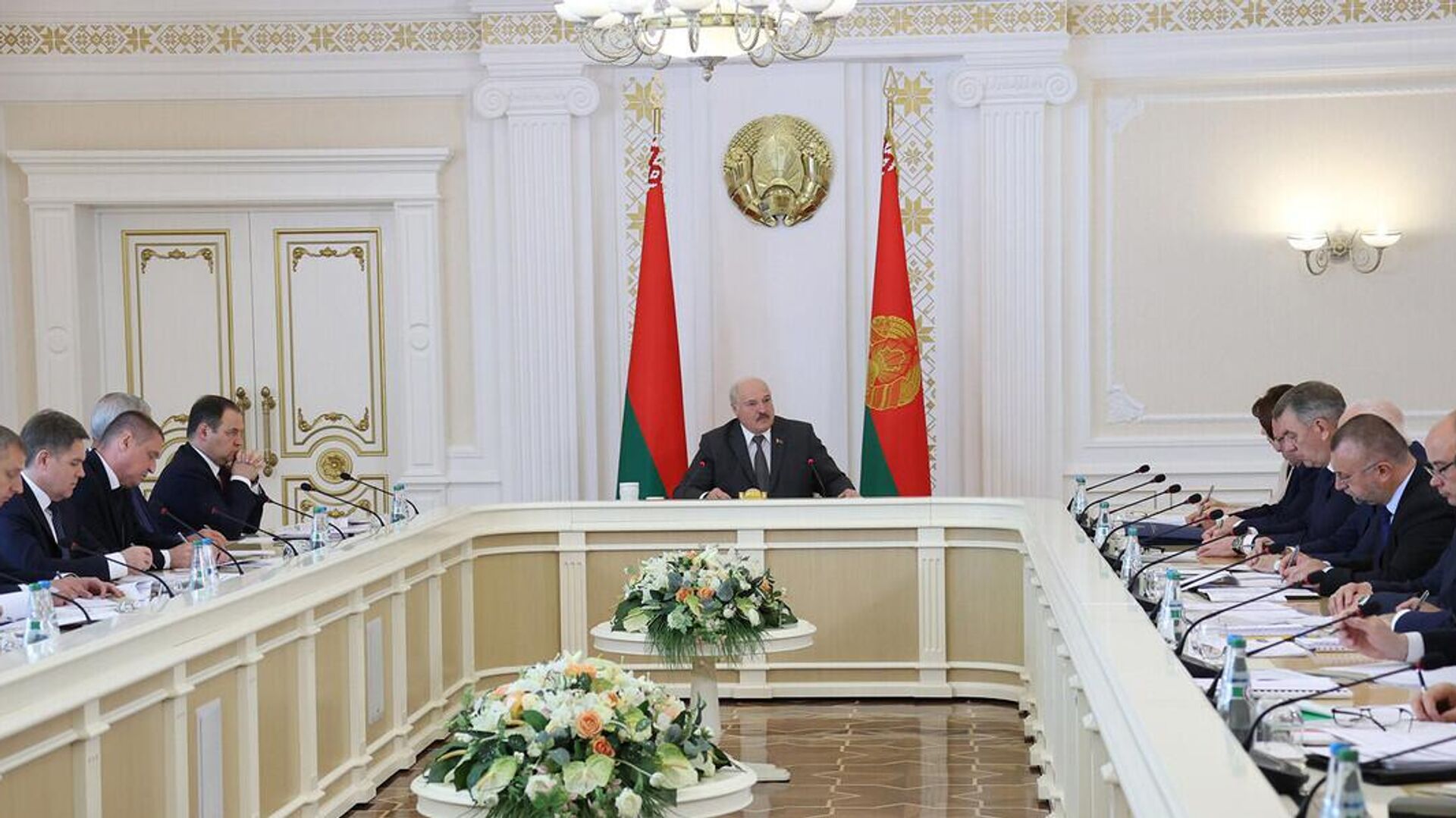 Александр Лукашенко на совещании с руководством Совета Министров - Sputnik Беларусь, 1920, 20.04.2023