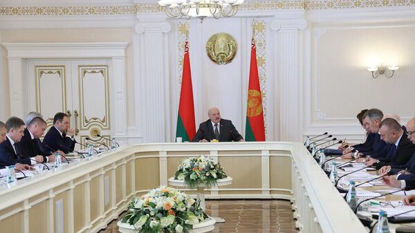 Президент Беларуси Александр Лукашенко 5 июля провел совещание с руководством Совета Министров - Sputnik Беларусь