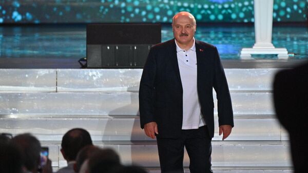 Александр Лукашкнко на праздновании Купалья в Александрии - Sputnik Беларусь