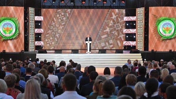 Лукашенко на Купалье обратился к белорусам на мове - видео - Sputnik Беларусь