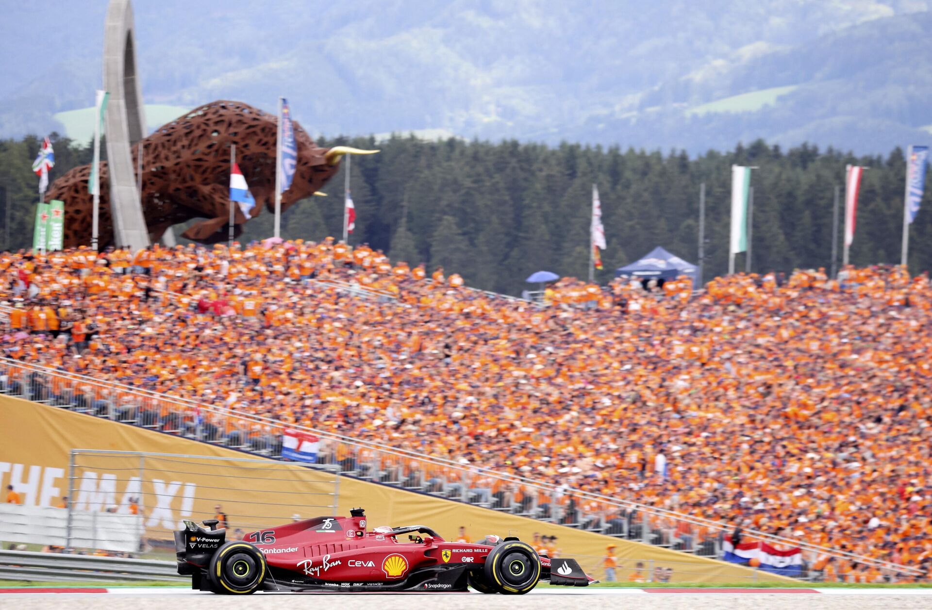 Гонщик Ferrari Шарль Леклер выиграл гонку Формулы-1 в австрийском Шпильберге - Sputnik Беларусь, 1920, 10.07.2022