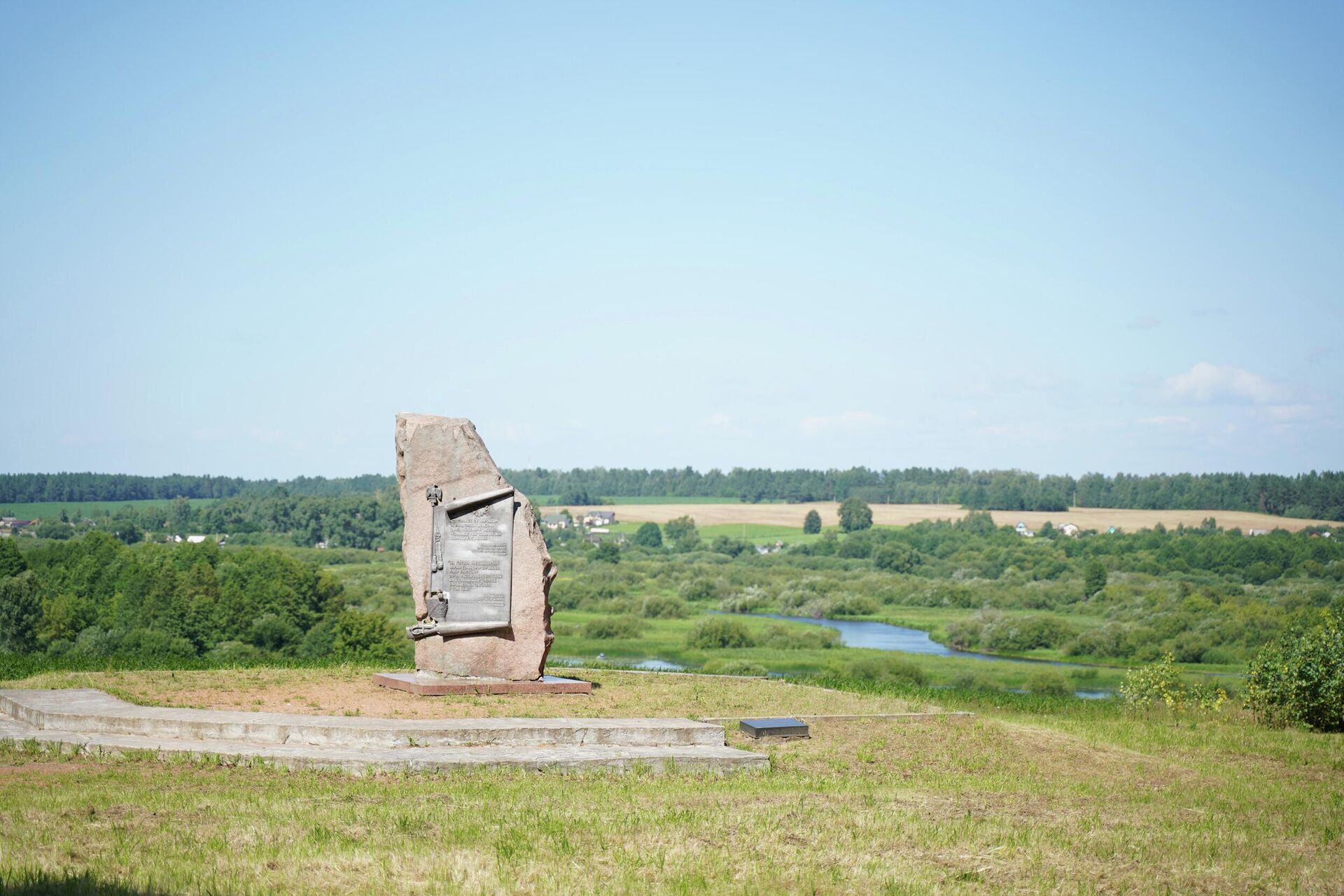 Памятник на Брилевском поле - Sputnik Беларусь, 1920, 29.05.2025