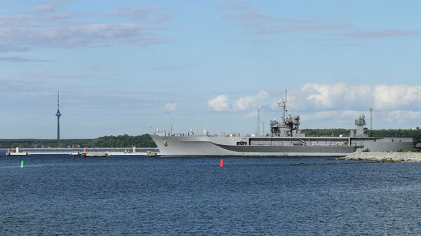 Флагманский корабль шестого флота США Mount Whitney в порту Таллина - Sputnik Беларусь