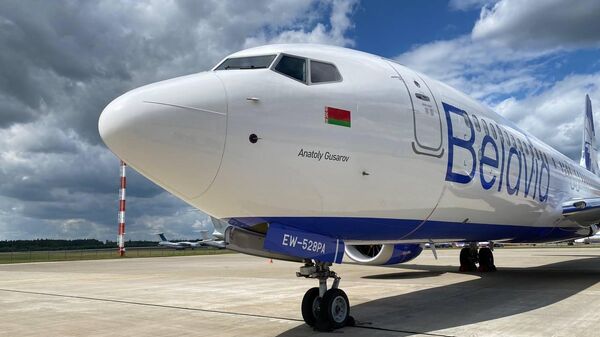 Boeing 737-8, які назвалі ў гонар першага гендырэктара Белавія Анатоля Гусарава - Sputnik Беларусь