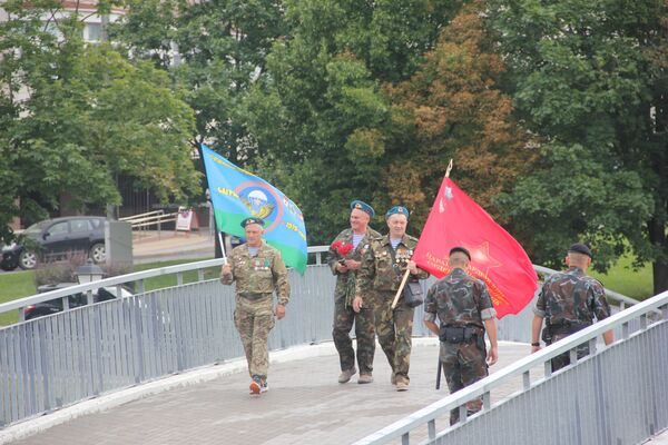 Белорусские десантники традиционно встретились на Острове слез 2 августа. - Sputnik Беларусь